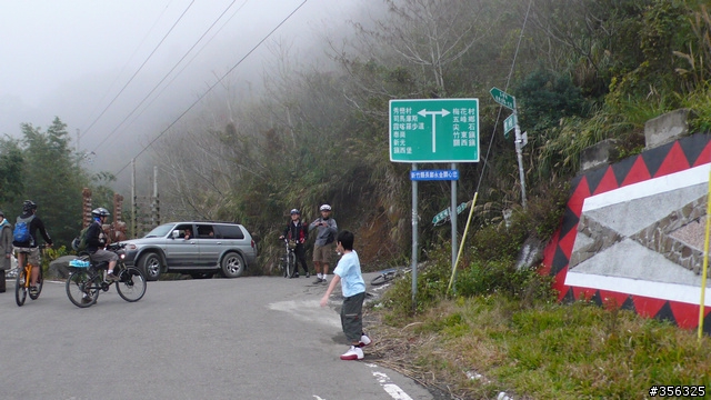 [遊記] 楓紅了 part 4....往北台灣中間走--武道能敢+石磊部落單車賞楓