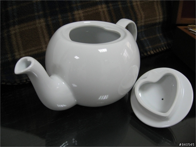 [分享] 昨天收到的和心屋愛心茶具組 光拿著就好感動