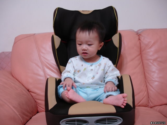 [開箱] Aprica Moving Support 599 成長型輔助汽車安全座椅