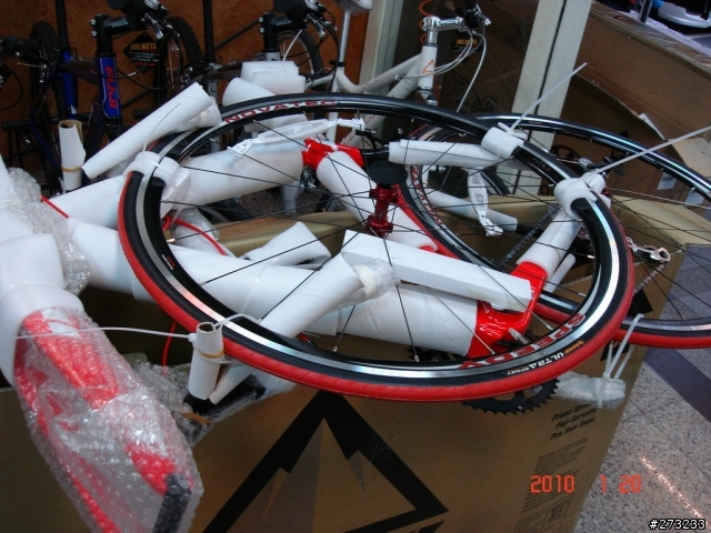 [開箱] FUJI SST3.0 - 我的第一台公路車