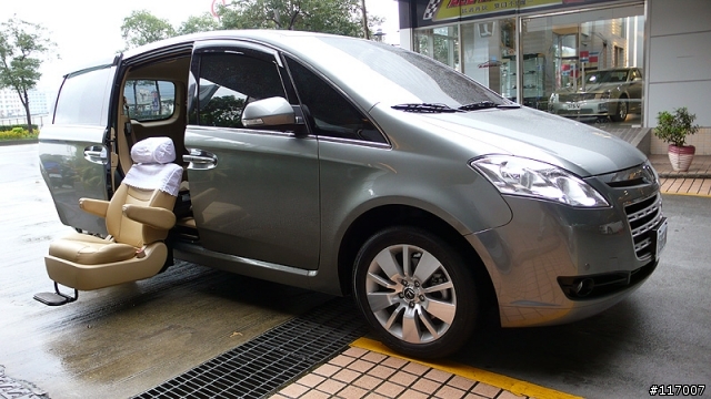 Luxgen 7 福祉車開箱文-白色的Luxgen 超靓的!