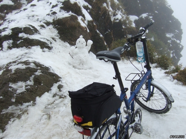 Yes, go up.  騎小摺上雪域武嶺