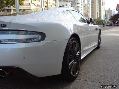 台中遇白色猛獸! aston martin DBS!