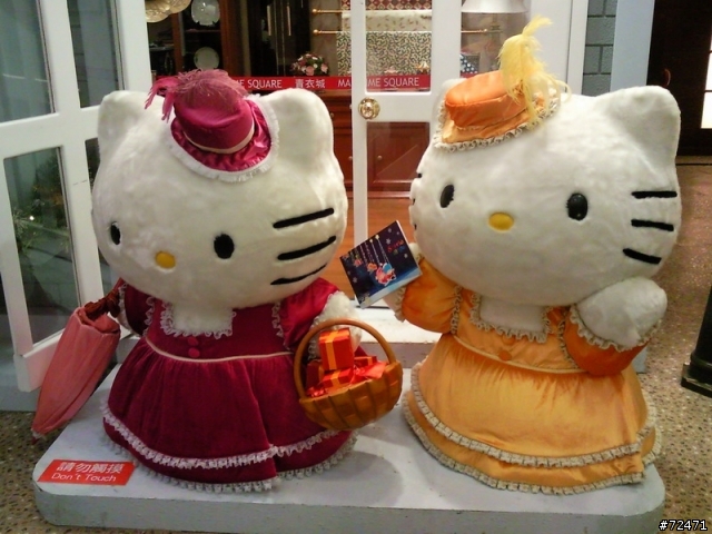 ~ (附簡單教學) 香港聖誕節室內篇 - Sanrio (Hello Kitty)+雪地冰屋+飛船篇 BY i8000