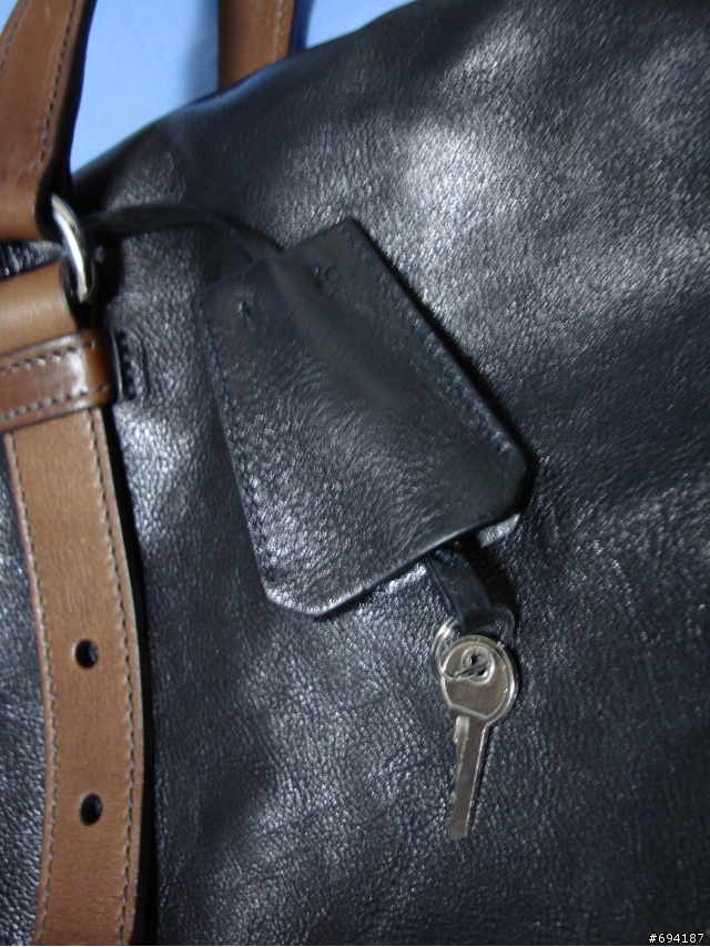 [開箱分享] 一直沒時間分享的 2008年 PRADA 包包...型號在22樓