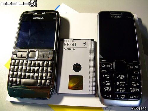 [開箱分享]NOKIA E52 BLACK+ OVI 3.03 低調實用待機通話王