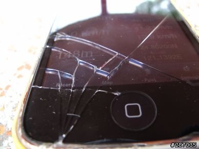 救人喔！我的iphone變成這樣了！---玻璃破裂--已維修完成
