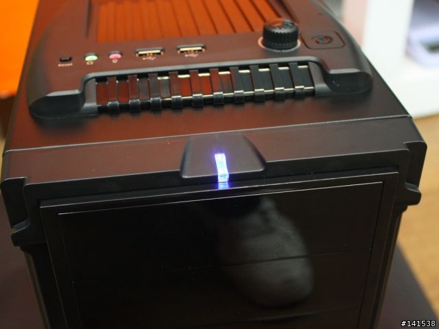 [好料]平價超值好殼－IKONIK Transform M5台灣限定版！