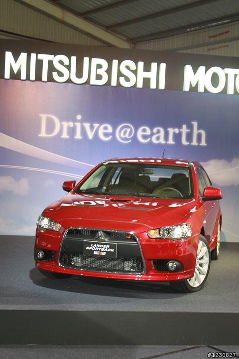 小弟我可以率先蓋2010台中車展的大樓嗎?