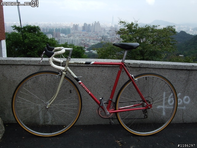 不知可否分享車友們的黑色鋼管車?(烤回來了)