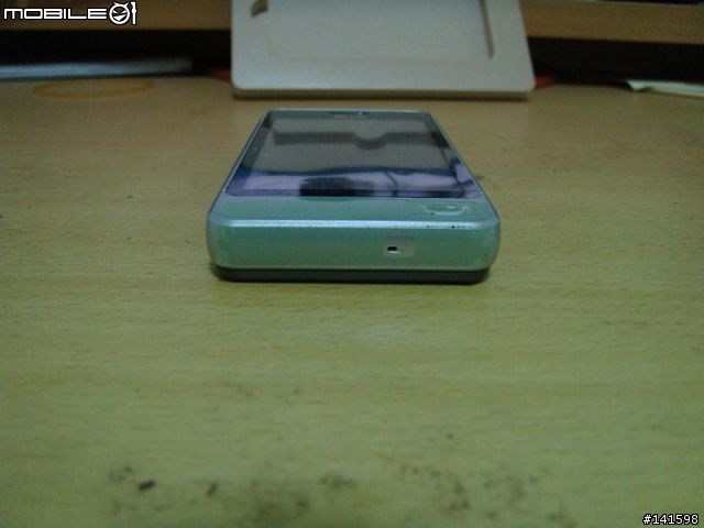 LG GD510最迷你的 3 吋觸控螢幕手機