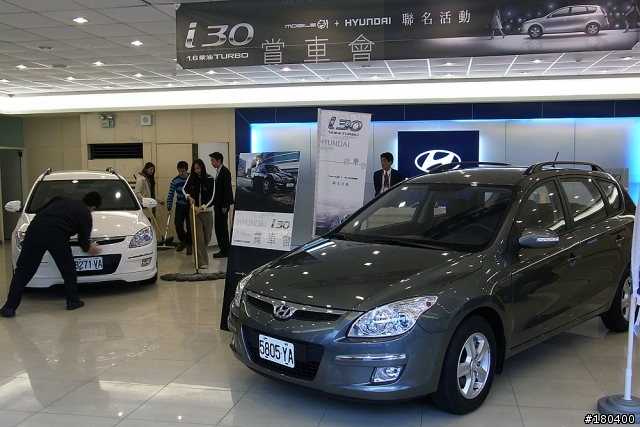 中年手排男拜倒在柴油Turbo車裙下