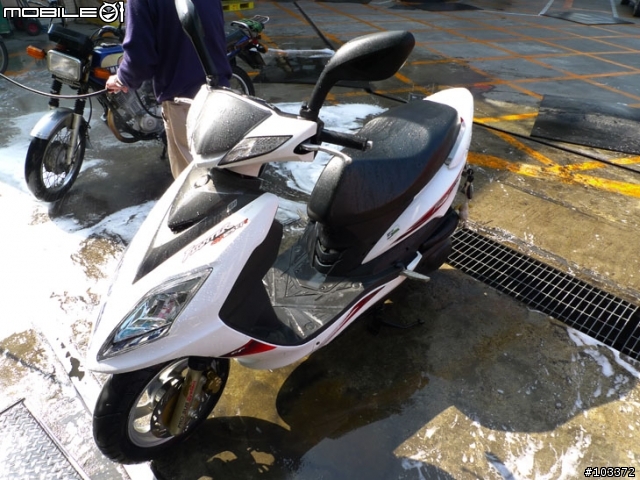 [分享]好天氣洗車去 快一歲的Fighter 125 efi