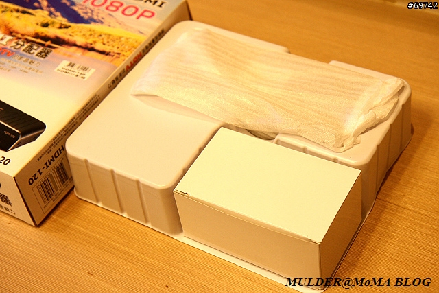 [MoMo桑分享] 大通HDMI-120 HDMI分配器：分的好 !!