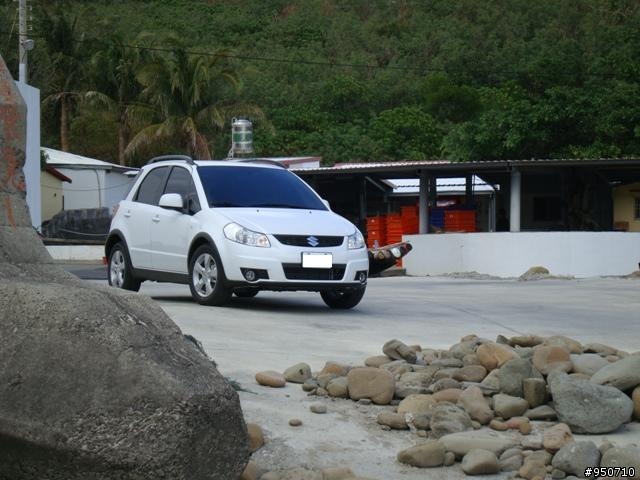 2010  SUZUKI SX4  入手開箱~~(1/29 新增內裝照片)