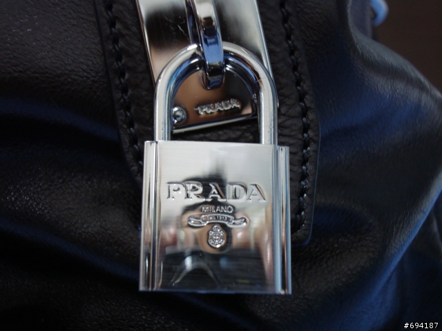 [開箱分享] 一直沒時間分享的 2008年 PRADA 包包...型號在22樓