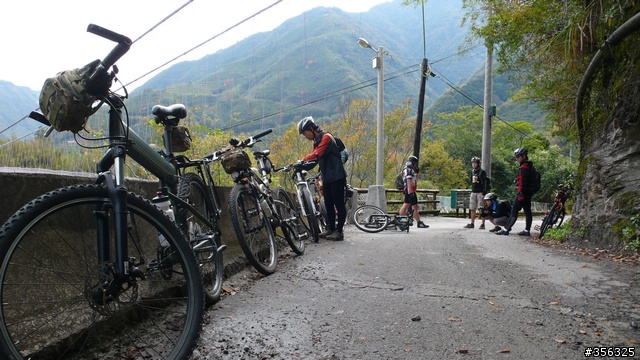 [遊記] 楓紅了 part 4....往北台灣中間走--武道能敢+石磊部落單車賞楓