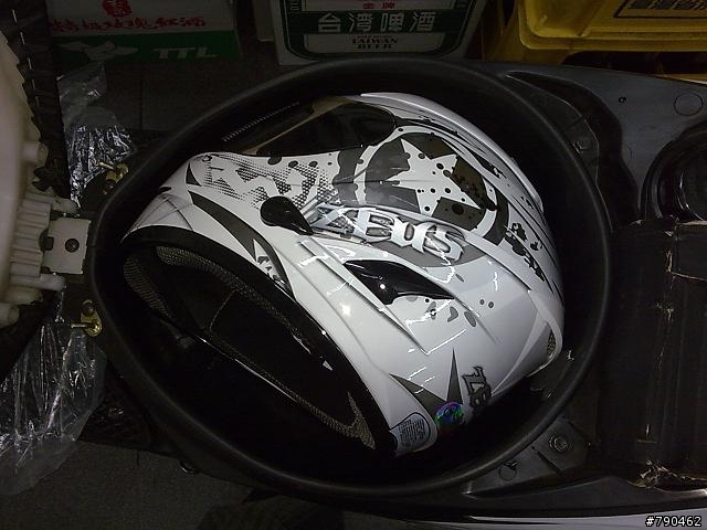 請問騎ADDRESS 有戴全罩的車友!!ZS-806可以...