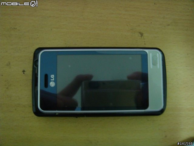 LG GD510最迷你的 3 吋觸控螢幕手機