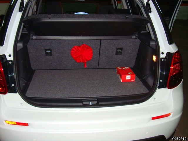 2010  SUZUKI SX4  入手開箱~~(1/29 新增內裝照片)