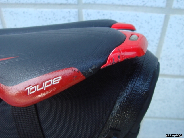 巴拉卡摔車加抽筋(請注意路旁的車車)