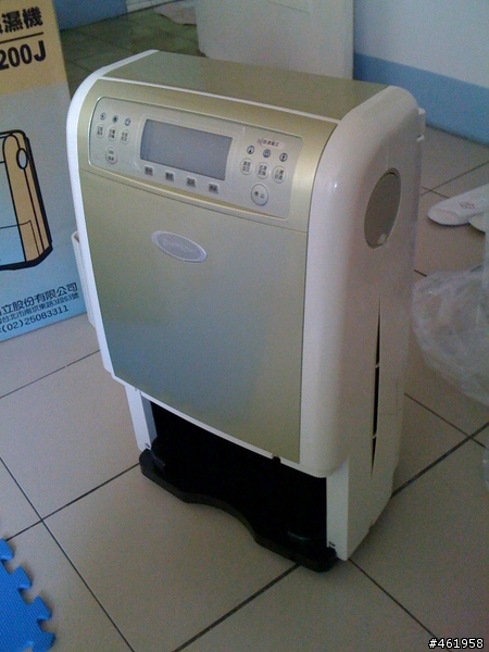 日立(HITACHI)的除濕機(RD200J)組裝品質有問題