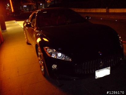 暗夜的Maserati