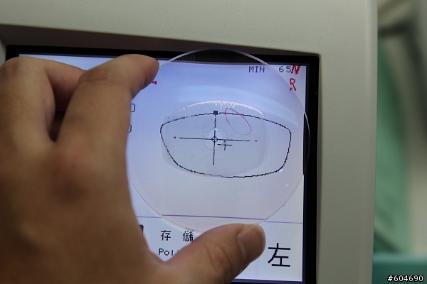 當 依視路 智潔A2鍍膜+MIZUNO鏡框碰上NIDEK  3D磨片機=完美