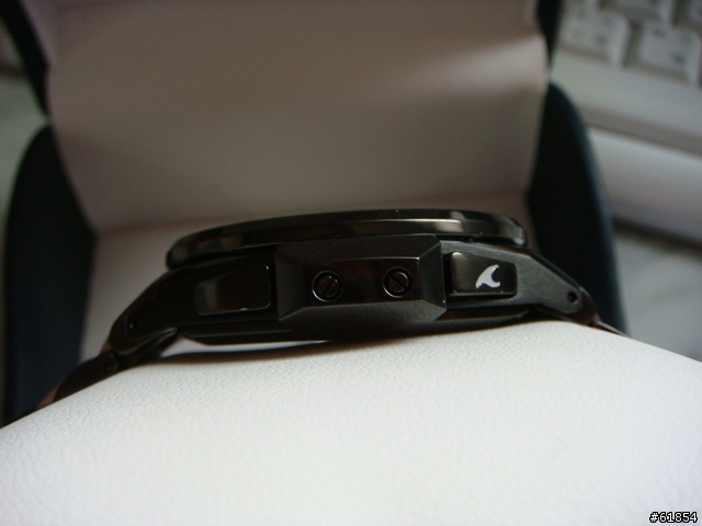 [開箱摟]CASIO OCW-T750TDB-1A同場加映女王的MONO-ROYAL陶瓷錶