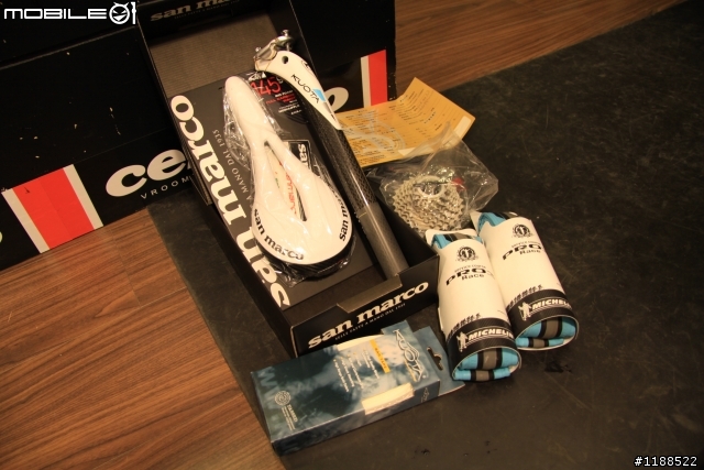 [開箱] 2010 KUOTA KOM ag2r 車隊版  ~~~  清新陽光 過年開箱