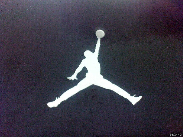 一高一低..一白一黑的 喬丹一代~~~JORDAN 1 Retro