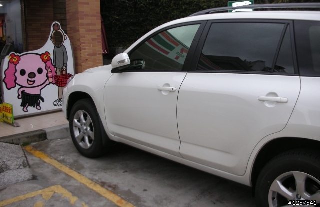 [開箱♡]正2010年式RAV4 2.4 E規之小白胖你回來了~♡(標配DENSO長效銥合金火星塞+後保桿有內鐵+DENSO油門踏板)