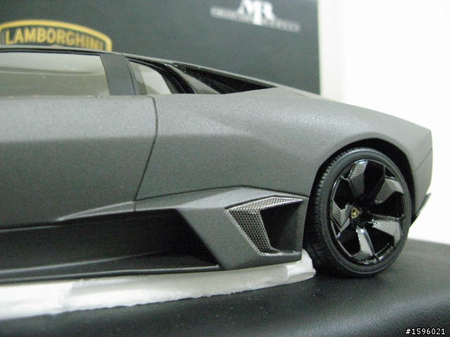 MR  1/18  LAMBORGHINI  Reventon