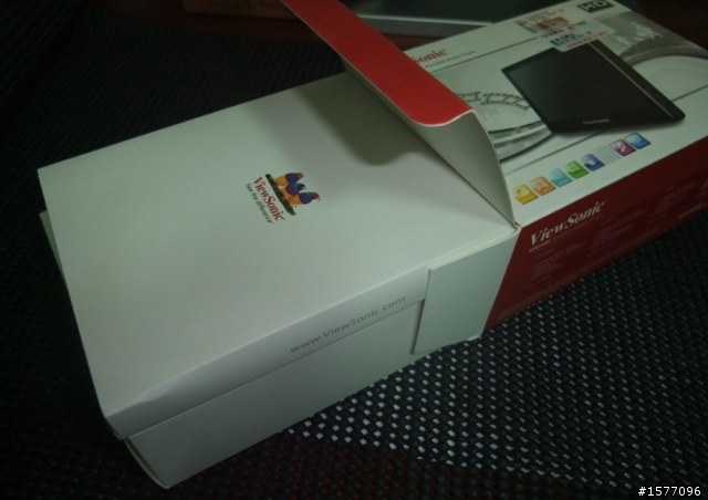 第一次開箱~優派 ViewSonic VPD400 8G MP5 粉粉粉紅~