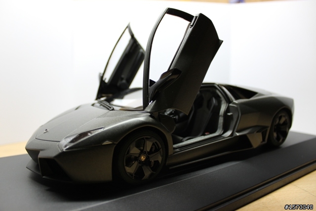 貼地飛行的怪獸 Lamborghini Reventon [1:18] 超熱血開箱
