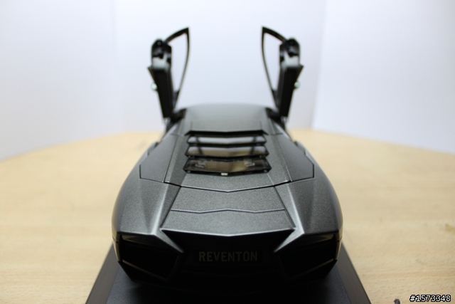 貼地飛行的怪獸 Lamborghini Reventon [1:18] 超熱血開箱
