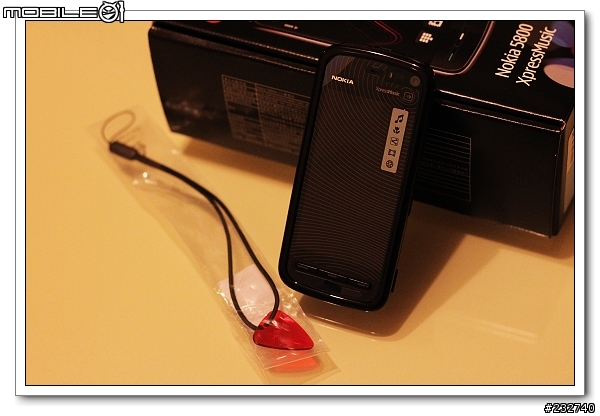[純開箱] 智慧觸控超值首選～NOKIA 5800魅力紅 VS.換手機血淚史 （加映包膜實況）