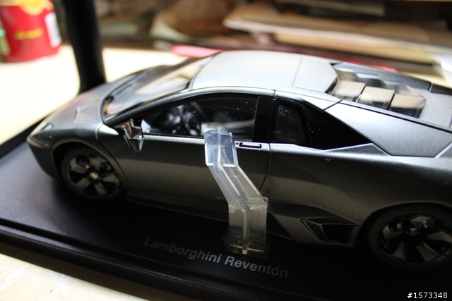 貼地飛行的怪獸 Lamborghini Reventon [1:18] 超熱血開箱