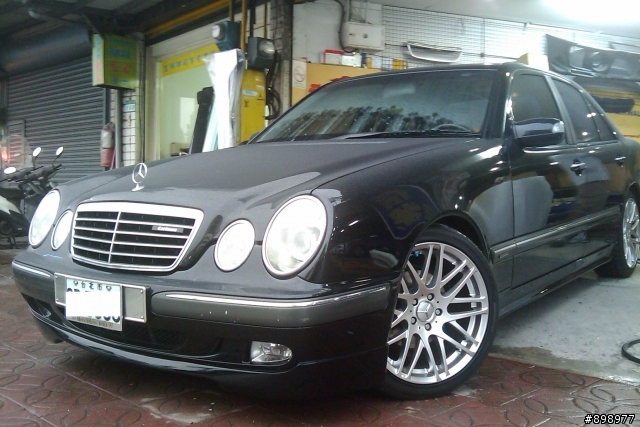 W210 Carlsson look 下包包覆卡夢貼紙 (看慣新車者請勿進入)