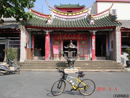 今天我又去《水仙宮》看修復古蹟的台藝大阿妹.....