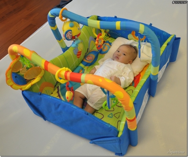 我們家妹妹三個月的玩具~來跟貼稿怪、搞笑Baby照~
