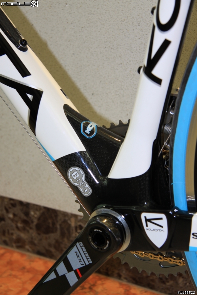 [開箱] 2010 KUOTA KOM ag2r 車隊版  ~~~  清新陽光 過年開箱