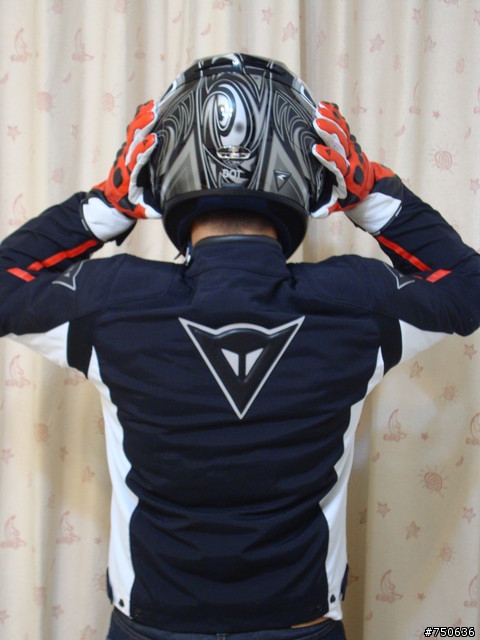 ~開箱~DAINESE SF TEX 四季防摔衣!!