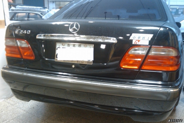 W210 Carlsson look 下包包覆卡夢貼紙 (看慣新車者請勿進入)