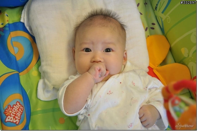 我們家妹妹三個月的玩具~來跟貼稿怪、搞笑Baby照~