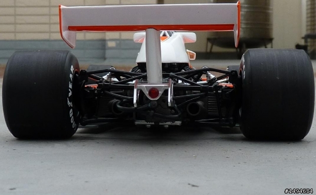 模型車收藏分享[028-Minichamps, 1/18, McLaren Ford M23, James Hunt, 1976]