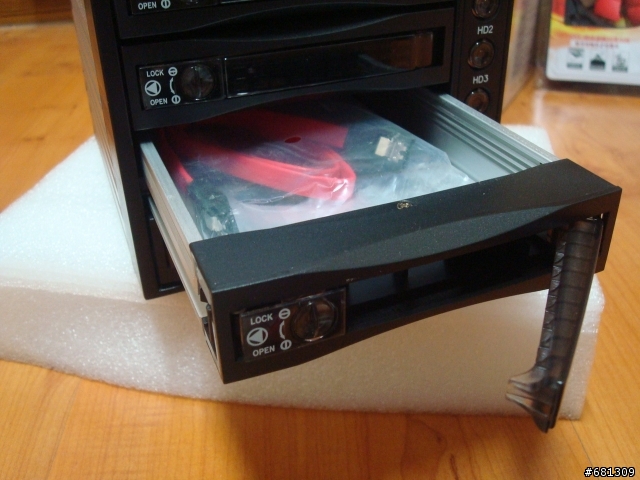 個人陣列伺服器分享~I7 920+ASUS P6X58D Permium+12GB DDR3 1600