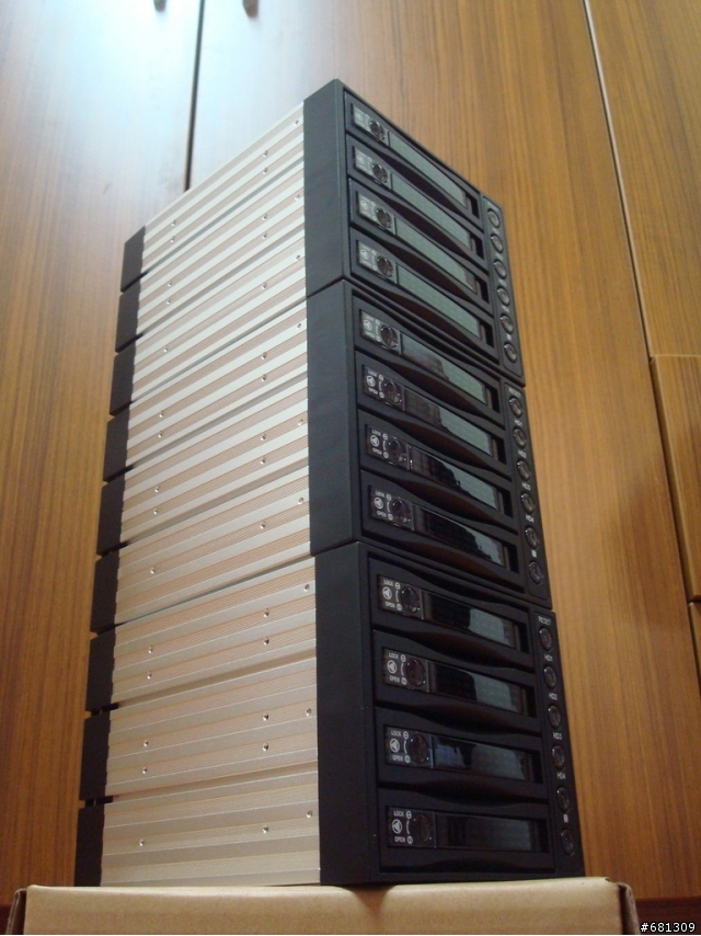 個人陣列伺服器分享~I7 920+ASUS P6X58D Permium+12GB DDR3 1600