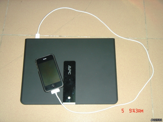[分享]IPONE  V.S  APC  推薦供給IPHONE的第三電源(UPB 70的分解)