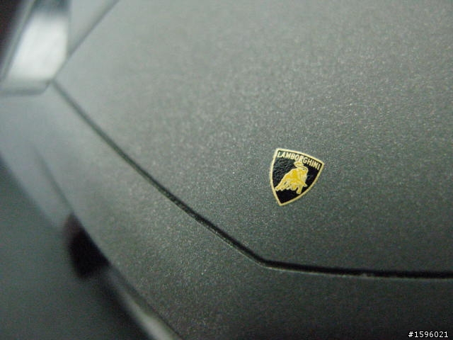 MR  1/18  LAMBORGHINI  Reventon